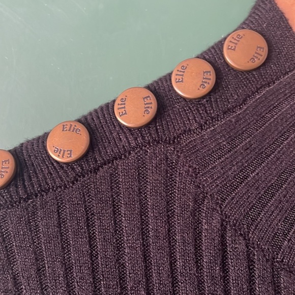 Elie. Tahari Womens SP Black Ribbed Short Sleeve Mock Neck with Shoulder Buttons - Picture 3 of 6